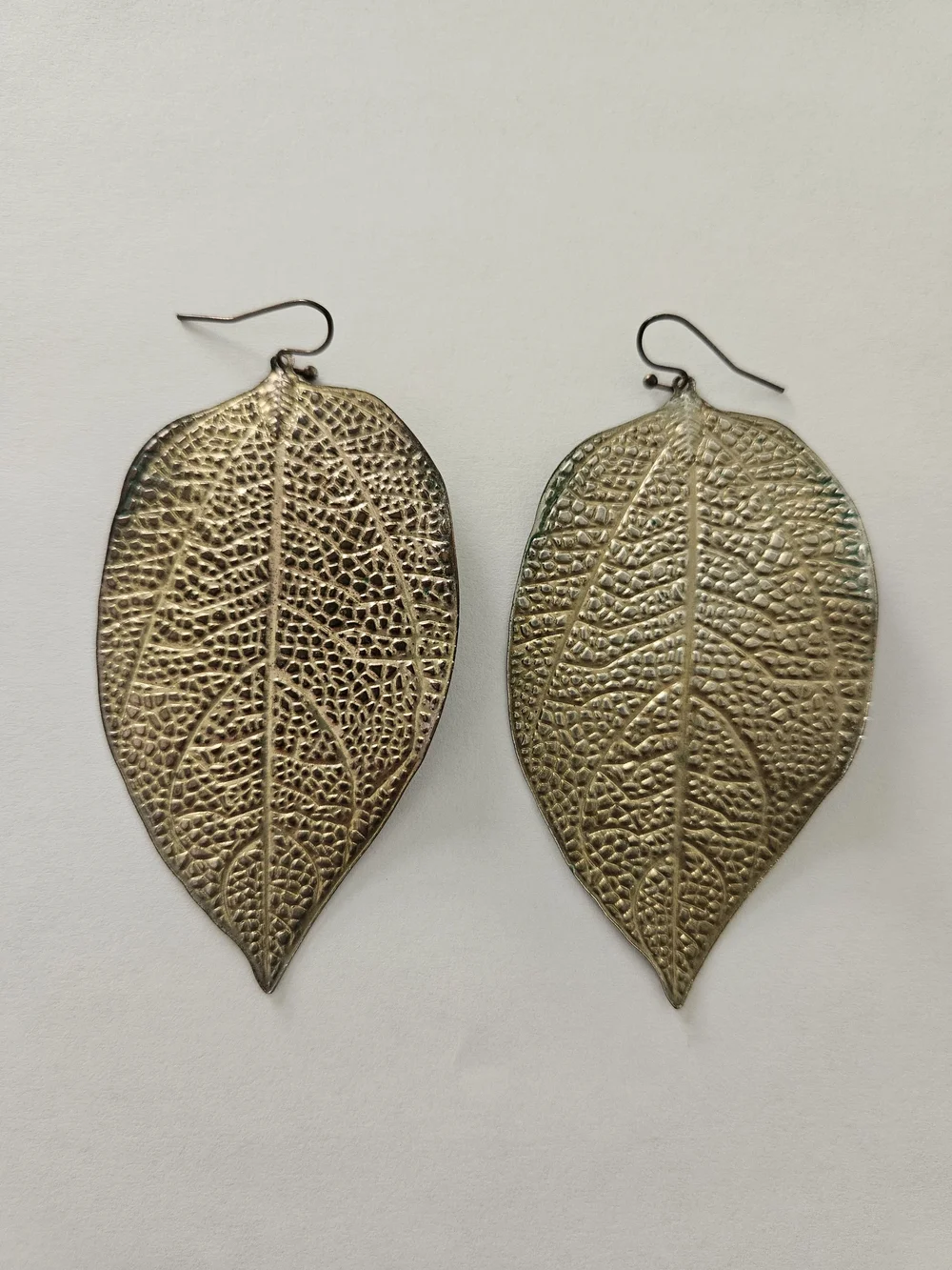 Vintage Leaf Dangle Earrings Black Silver Retro Cottagecore Bohemian Feminine - Picture 4 of 4